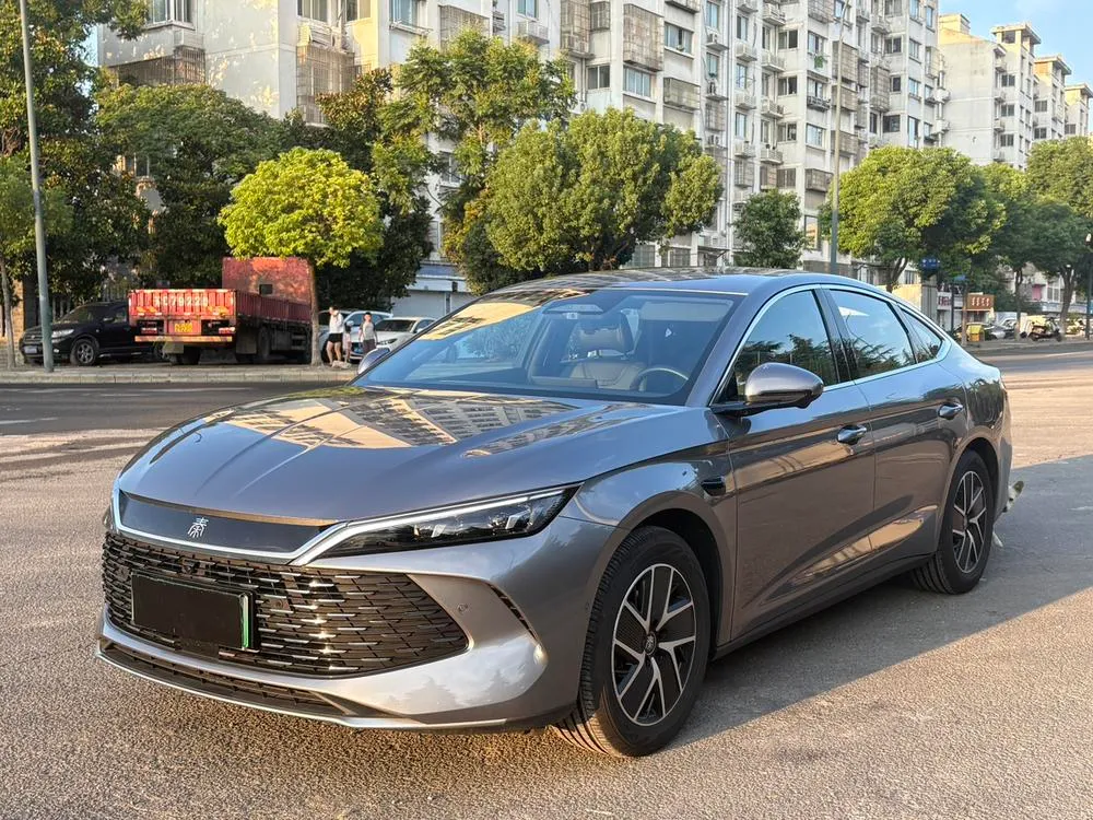 BYD Qin L DM, 2025