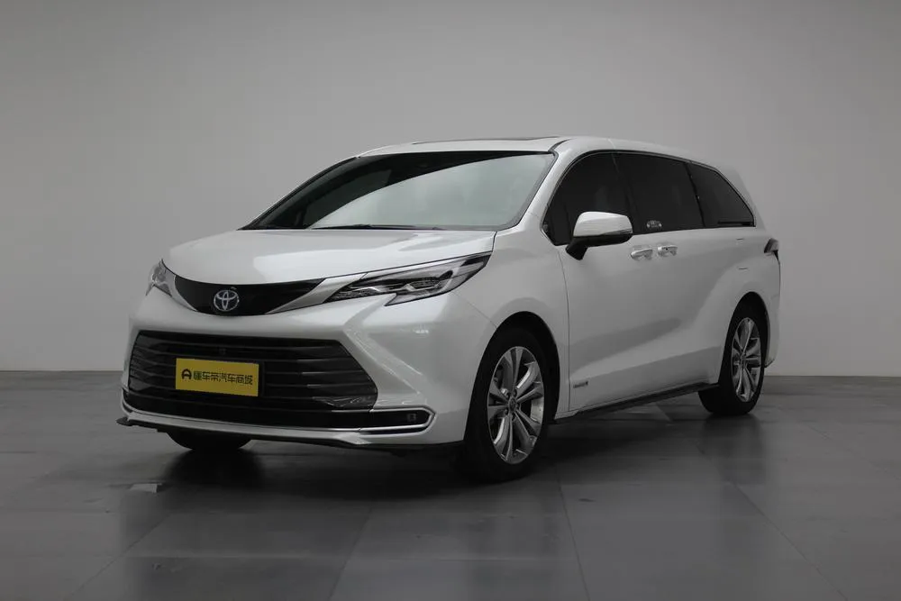 Toyota Sienna Facelift Dual Engine 2.5L Premium Edition, 2023 — фото 1