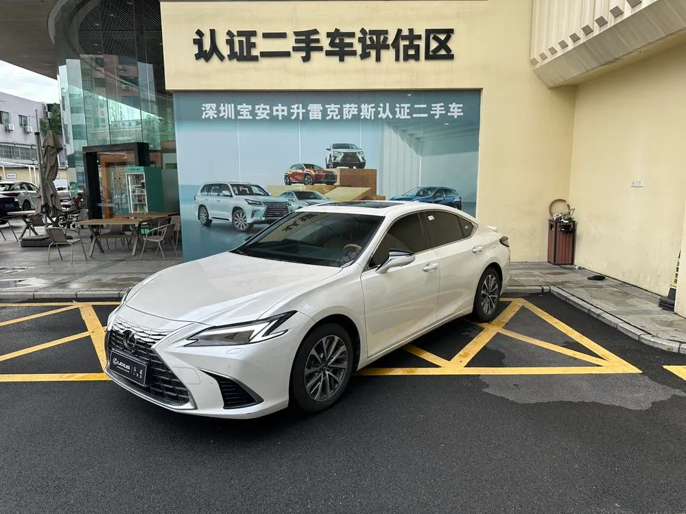 Lexus ES, 2025