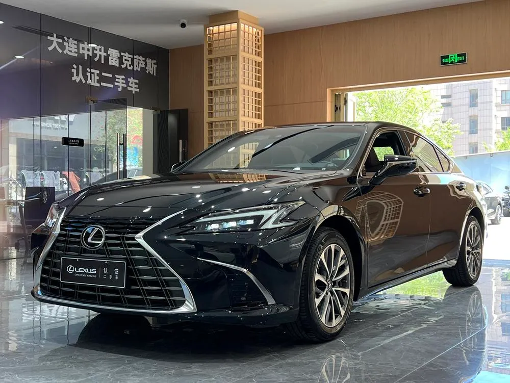 Lexus ES, 2025