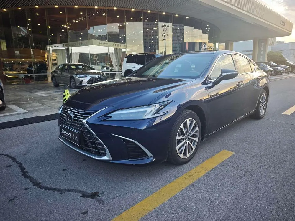 Lexus ES, 2025