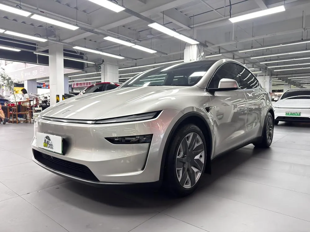 Tesla Model Y L, 2026