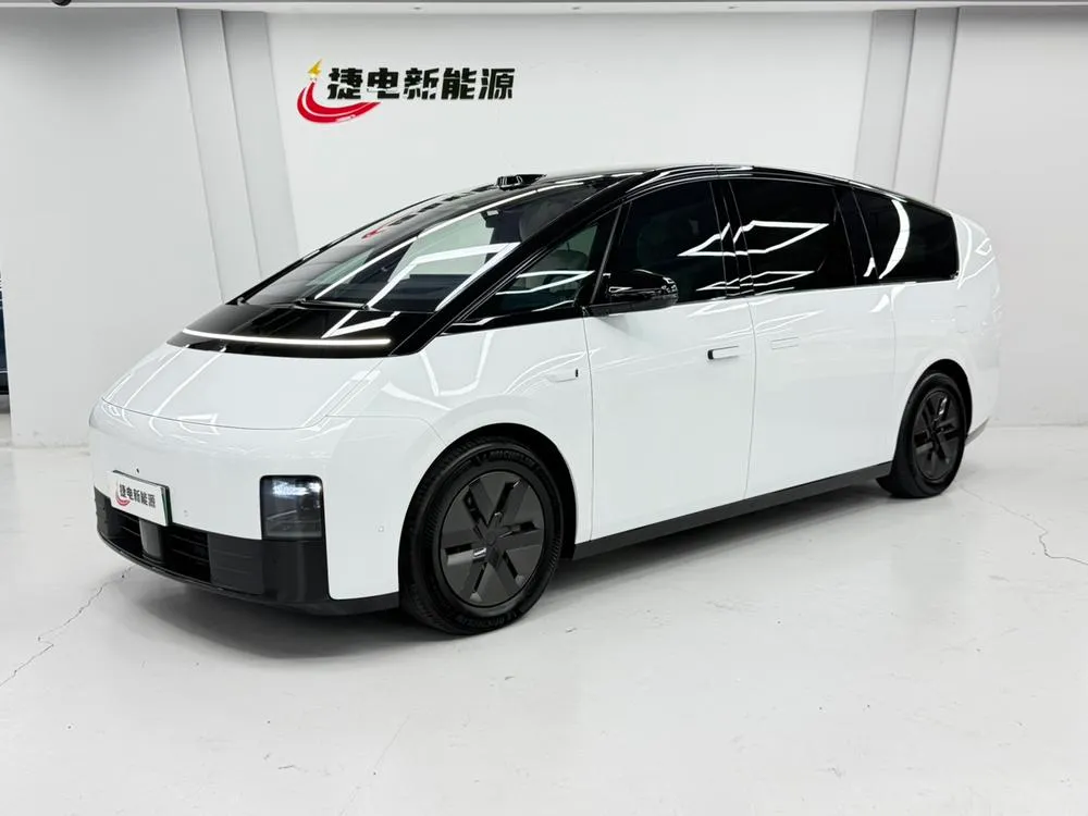 Li Auto MEGA, 2025