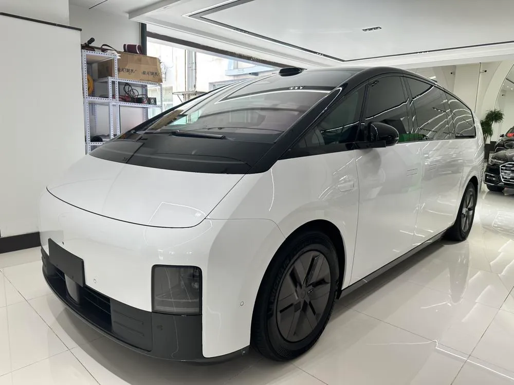 Li Auto MEGA, 2025