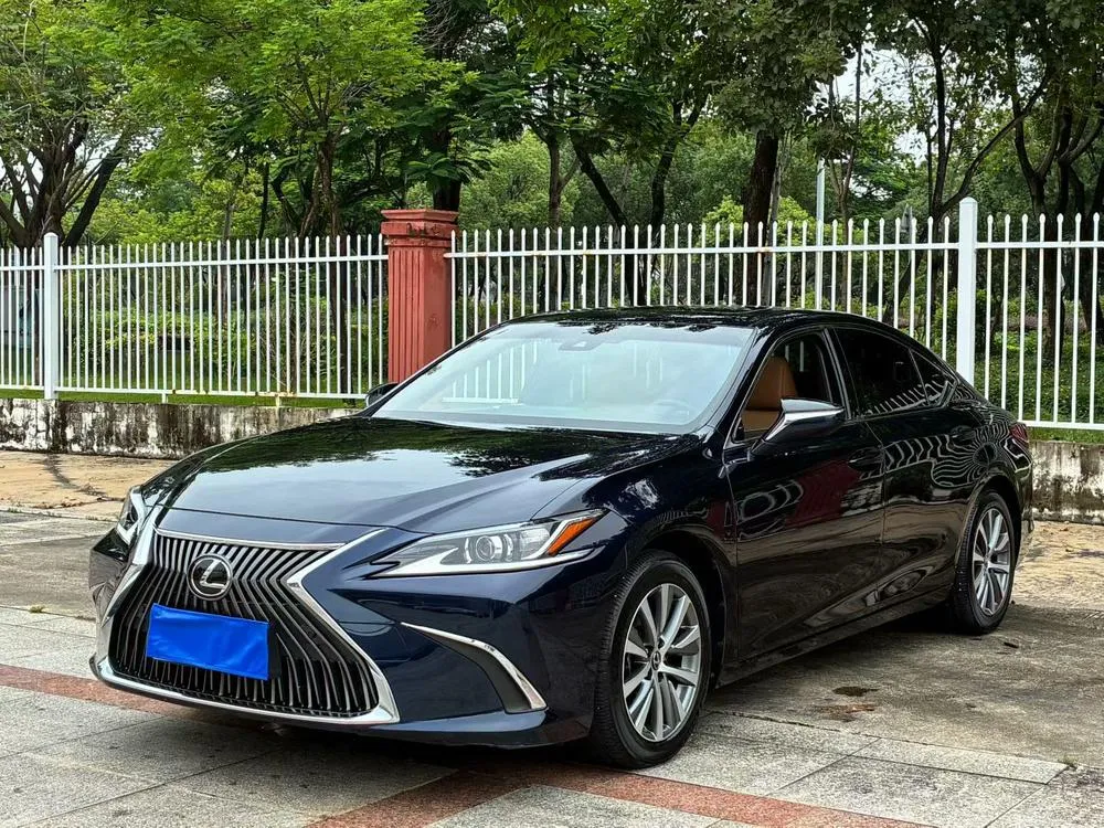 Lexus ES, 2020