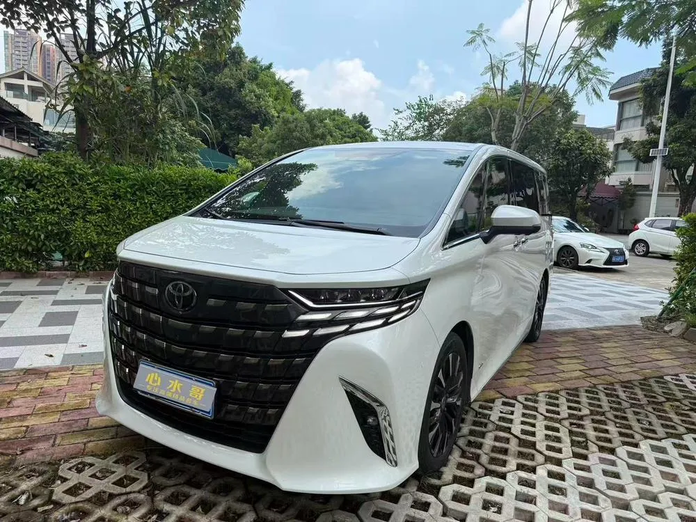 Toyota Alphard, 2023
