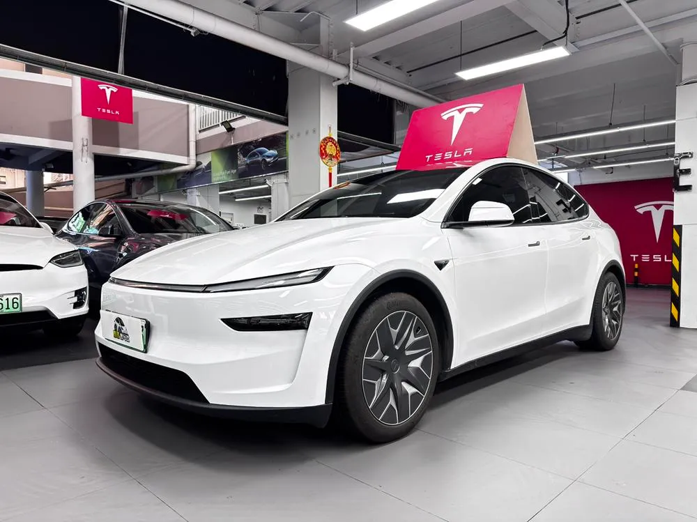 Tesla Model Y L, 2026