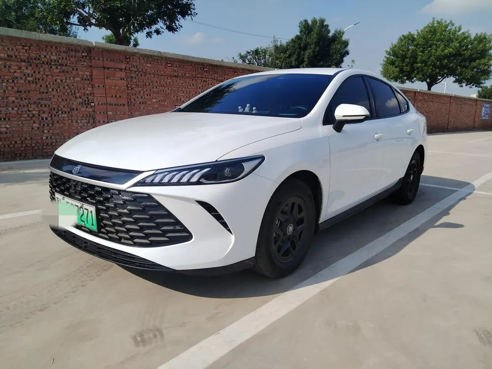 BYD Qin PLUS DM Smart Drive Edition DM-i 55KM Leading Version, 2025 — фото 1
