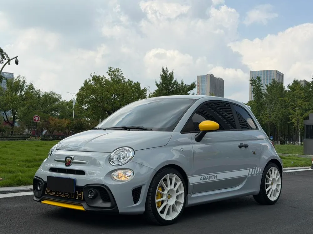 Abarth 695, 2022