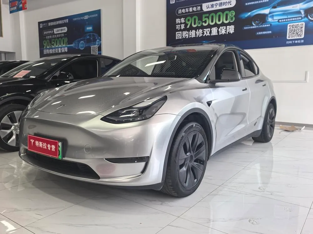 Tesla Model Y, 2024