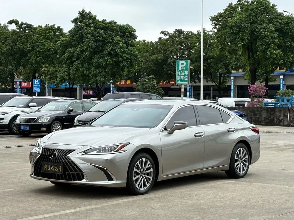 Lexus ES, 2021