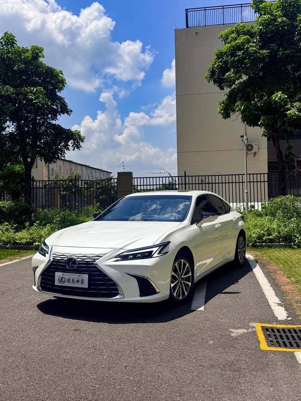 Lexus ES, 2025