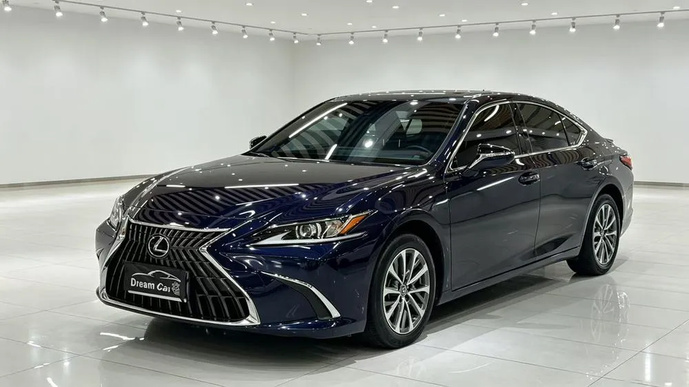 Lexus ES, 2022