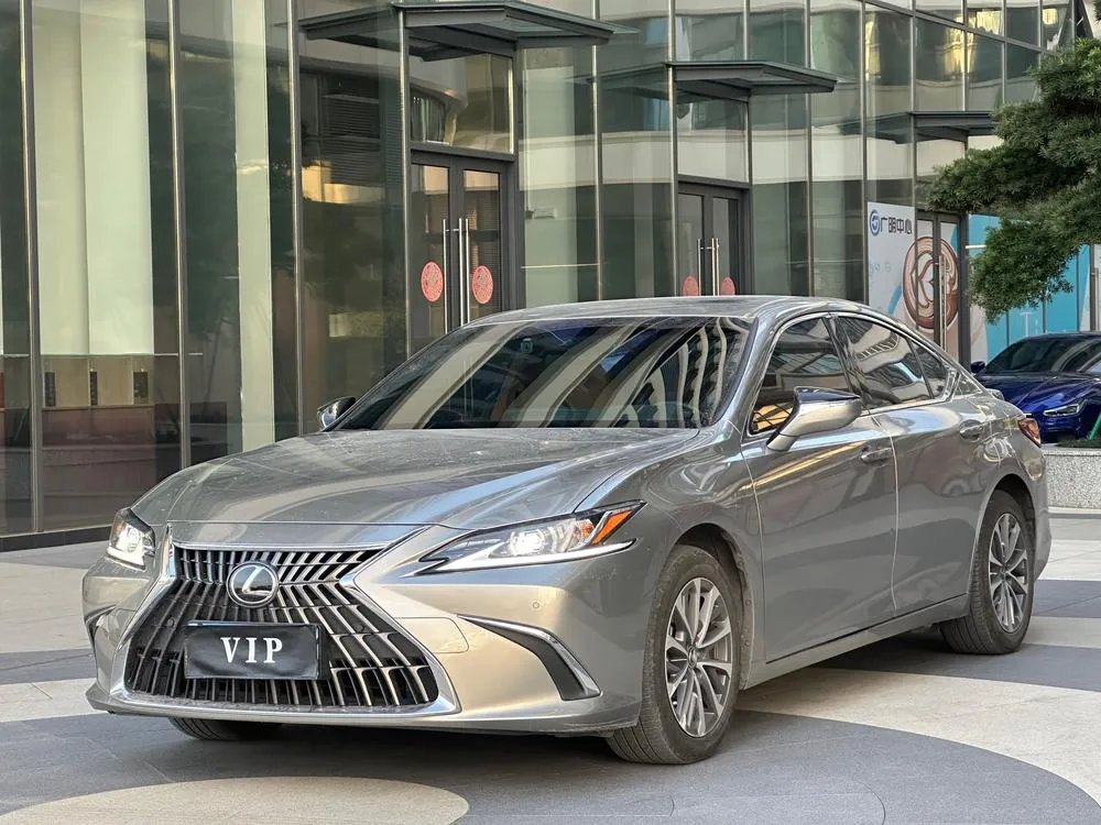 Lexus ES, 2022