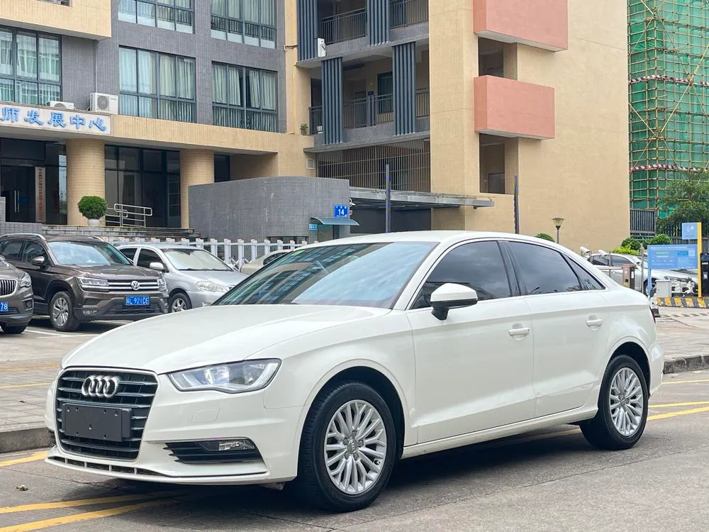 Audi A3 Limousine 35 TFSI Version, 2015 — фото 1