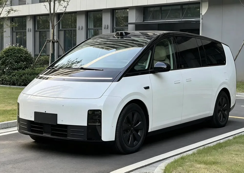 Li Auto MEGA, 2025