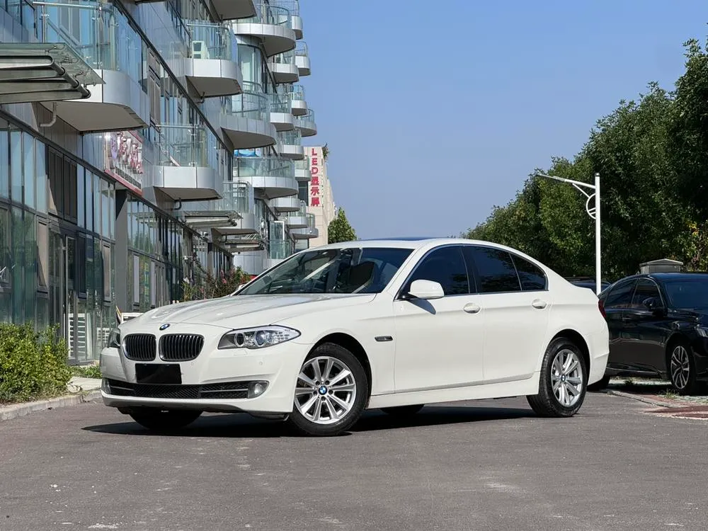 BMW 5-Series (Import) 520i Version, 2013 — фото 1