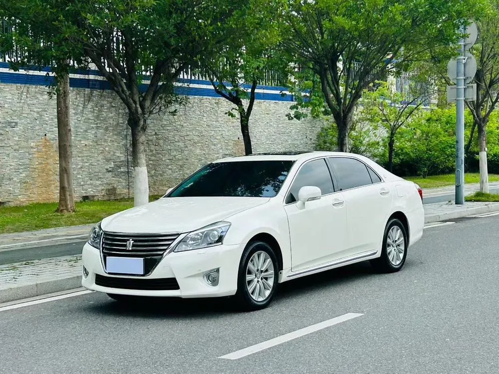 Toyota Crown, 2012