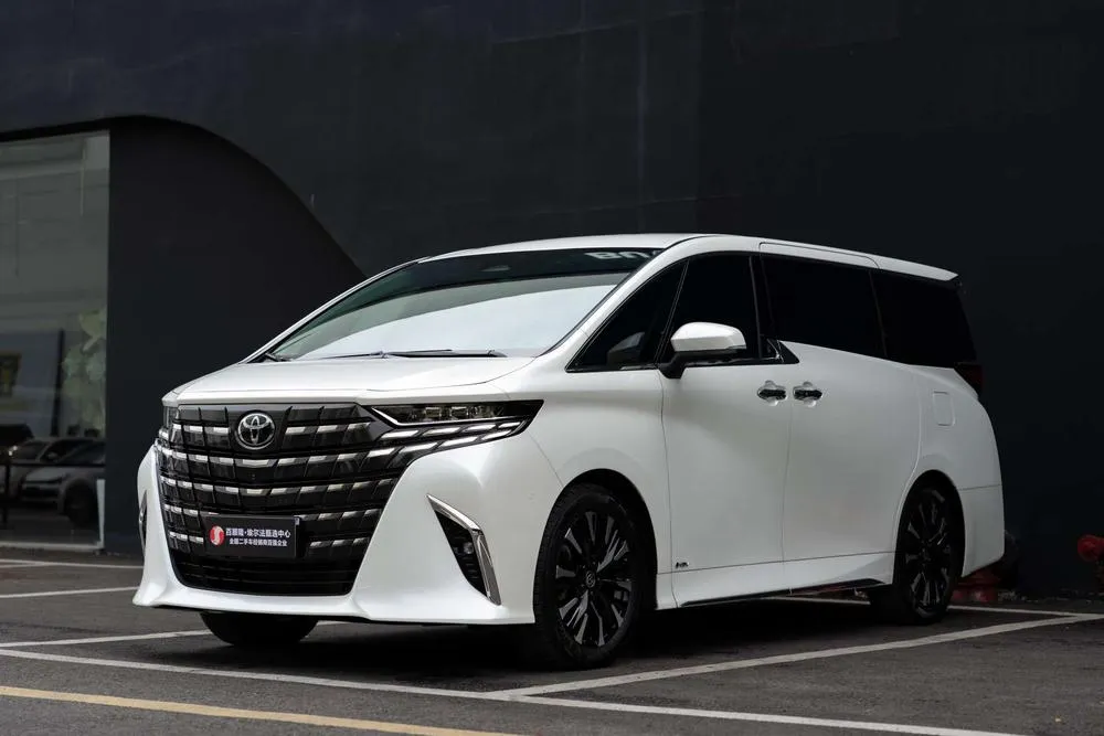 Toyota Alphard, 2023