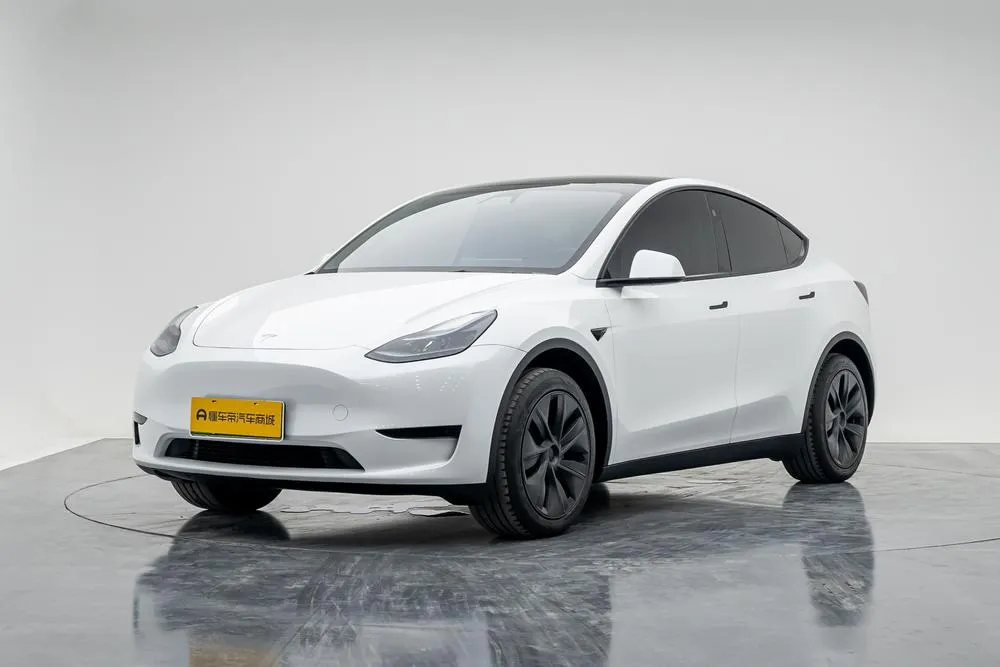 Tesla Model Y, 2024