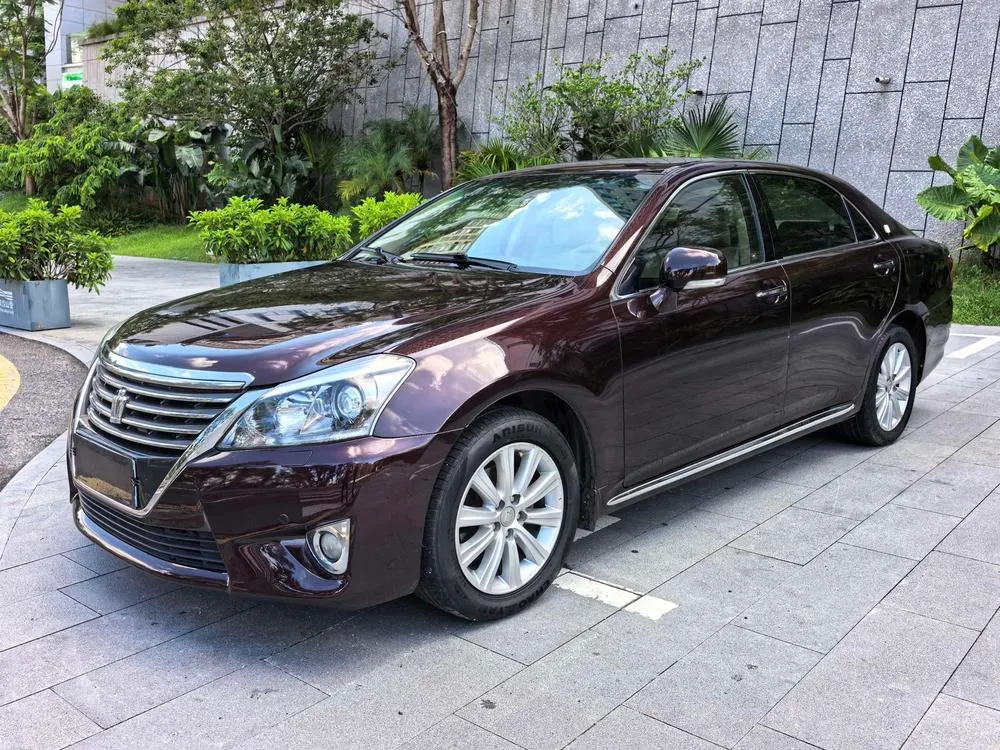 Toyota Crown, 2012
