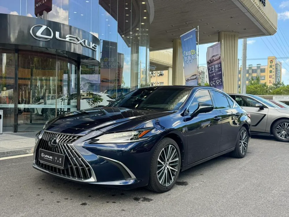 Lexus ES, 2022