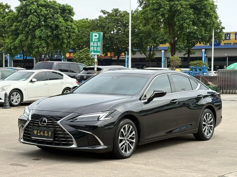 Lexus ES, 2025