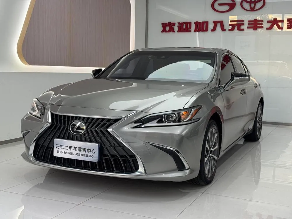 Lexus ES, 2022
