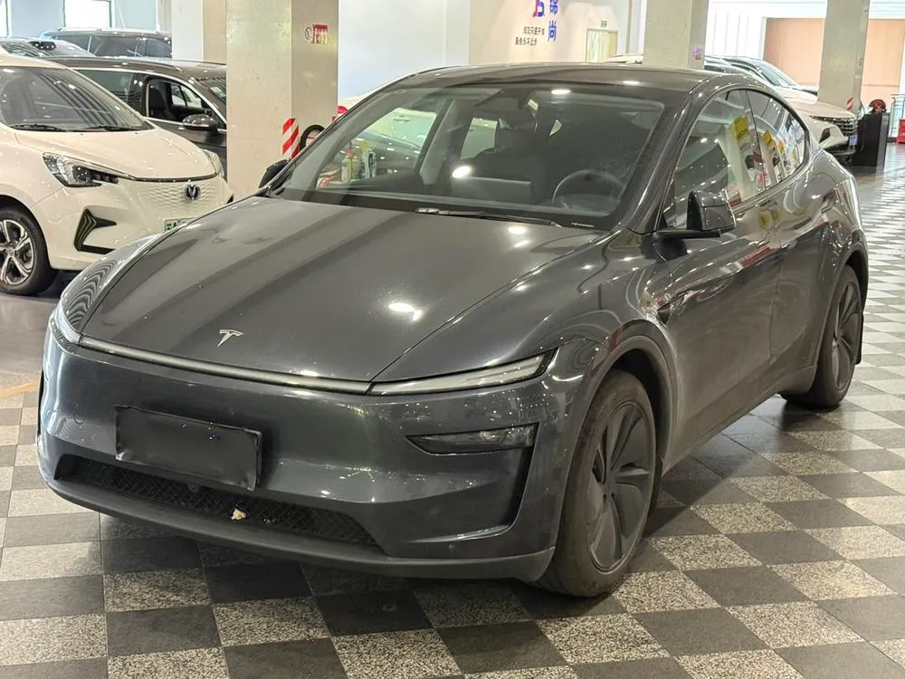 Tesla Model Y, 2025