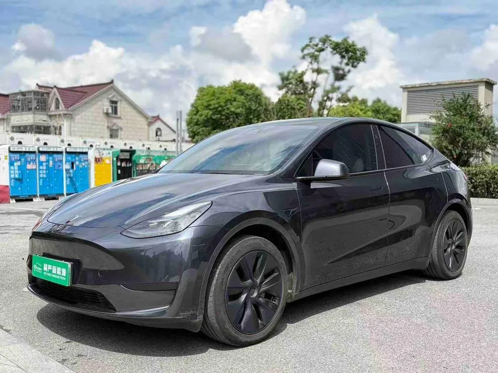 Tesla Model Y, 2024