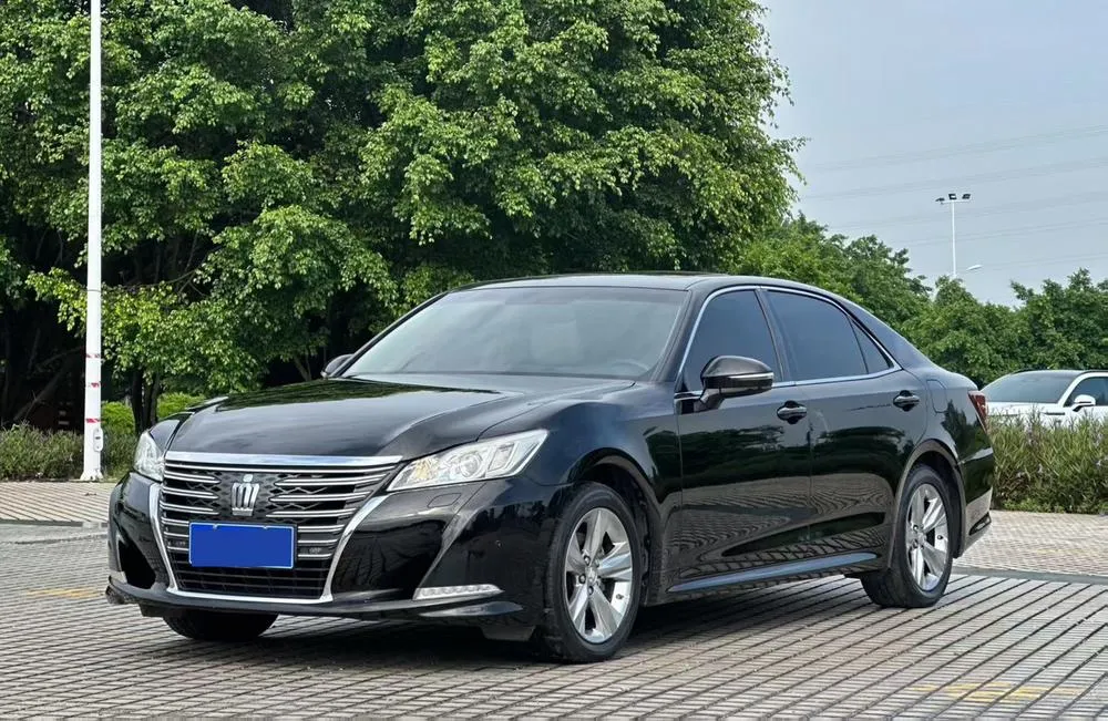 Toyota Crown, 2015