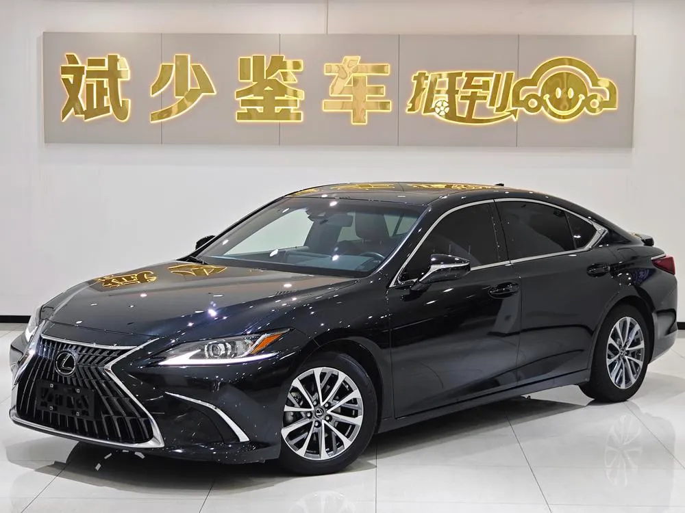 Lexus ES, 2022