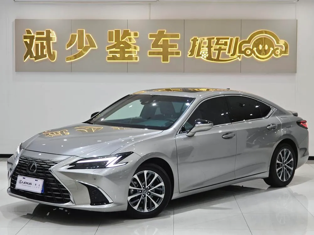 Lexus ES, 2025