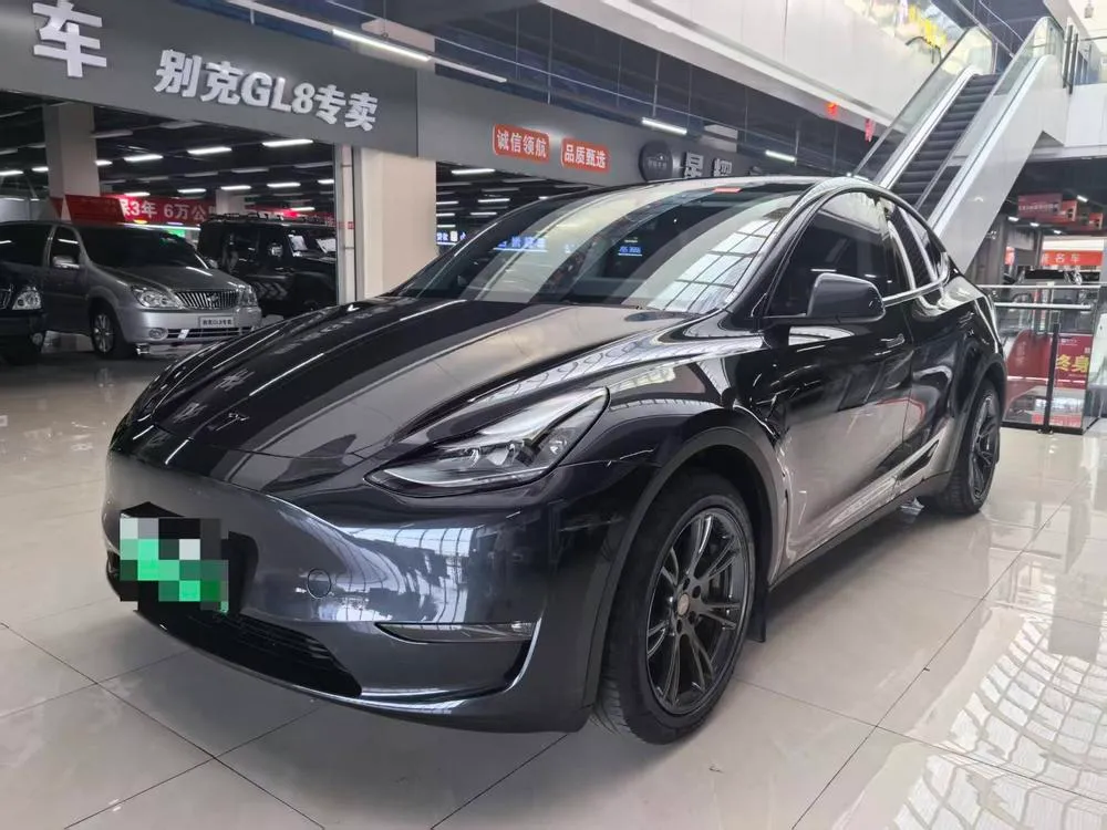 Tesla Model Y, 2024