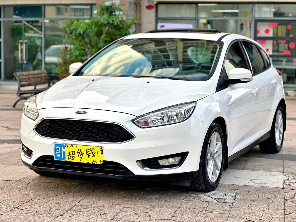 Ford Focus Hatchback EcoBoost 125 Auto Style Version, 2015 — фото 1