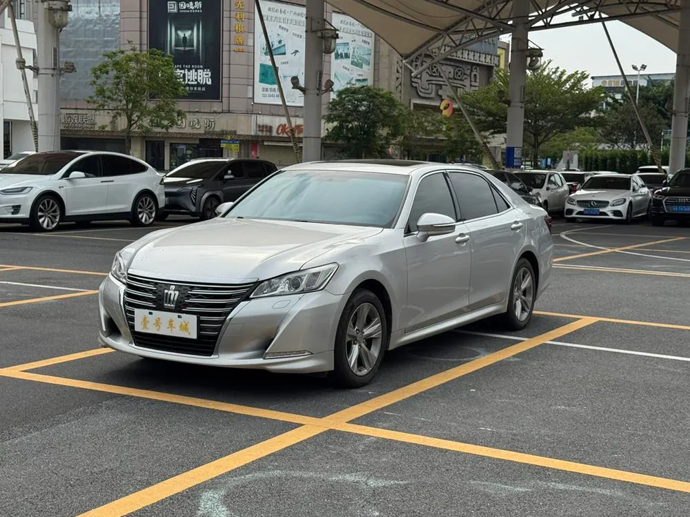 Toyota Crown, 2015