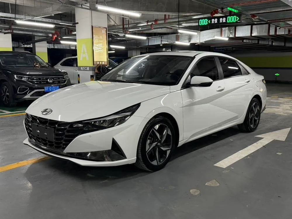 Hyundai Elantra, 2022