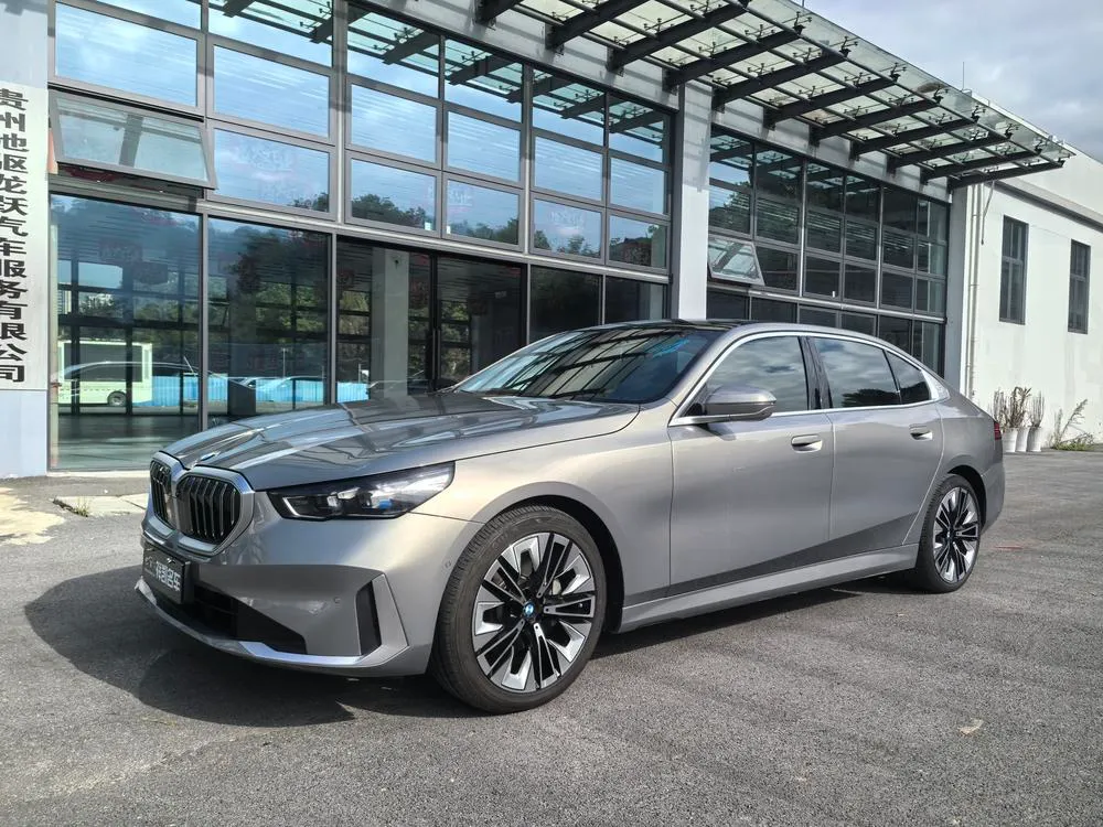 BMW 5-Series, 2024
