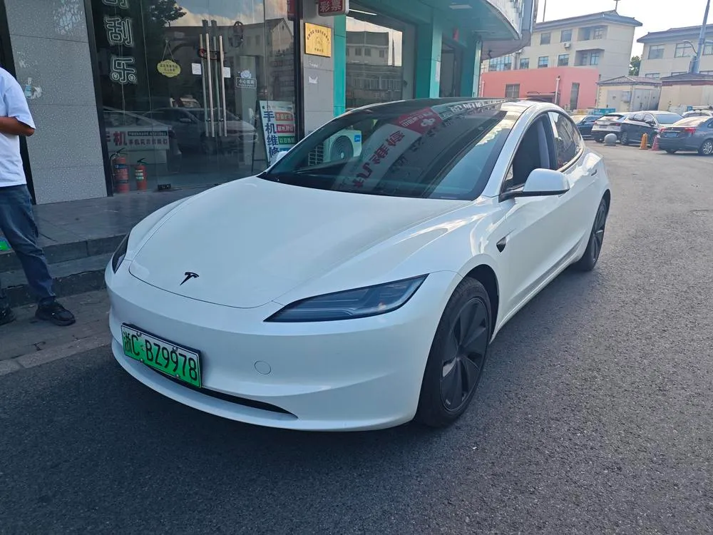 Tesla Model 3, 2025