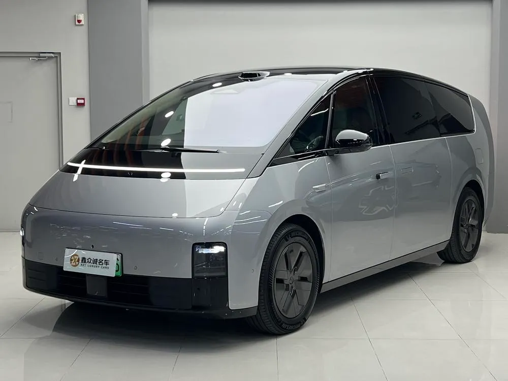 Li Auto MEGA, 2025