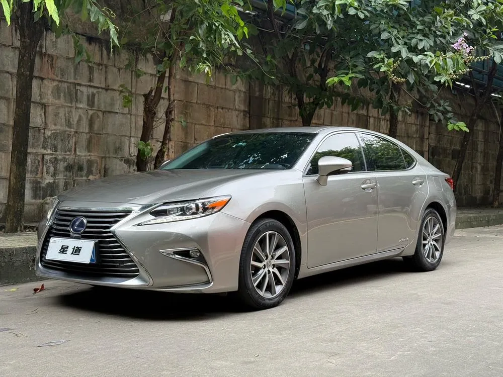 Lexus ES, 2015