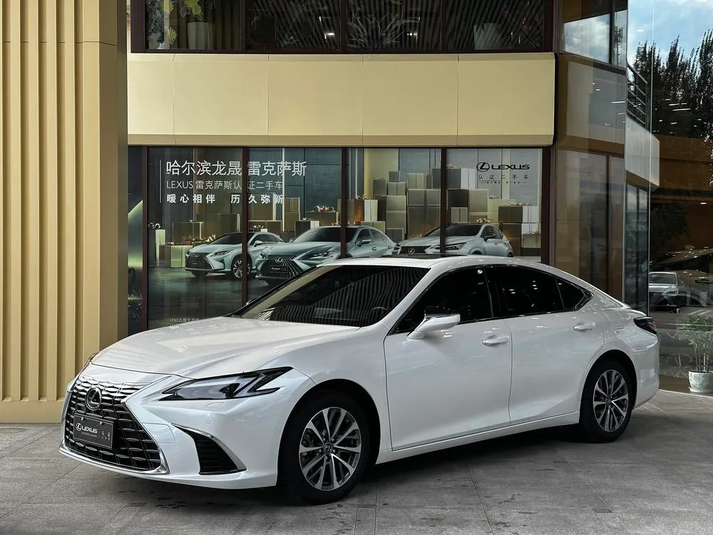 Lexus ES, 2025