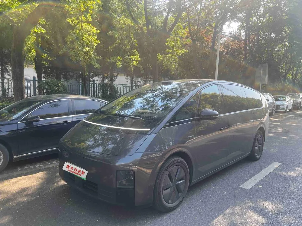 Li Auto MEGA, 2025