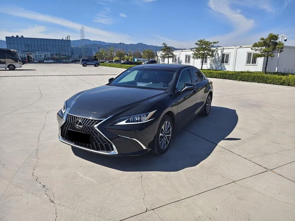 Lexus ES, 2022