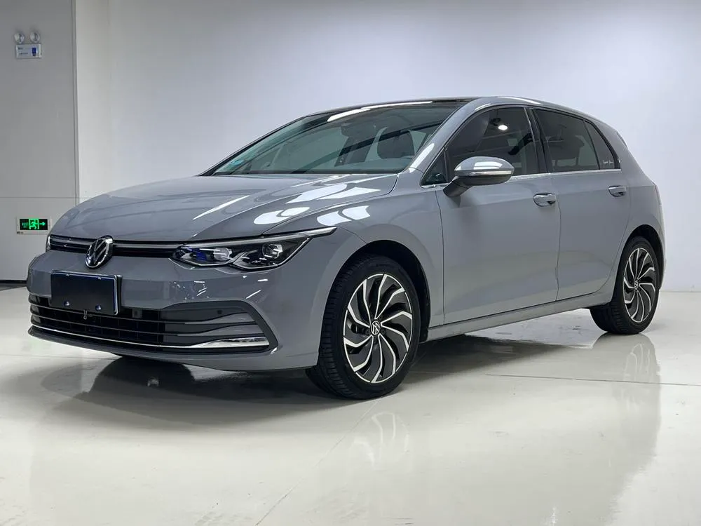 Volkswagen Golf, 2024
