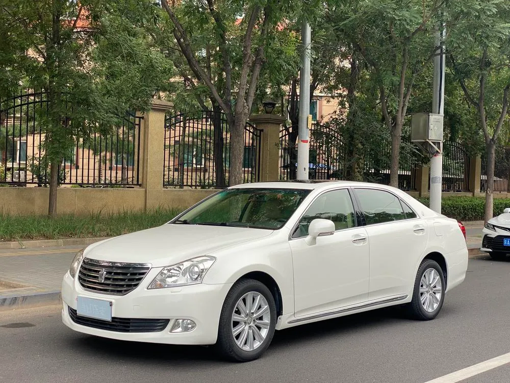 Toyota Crown, 2010