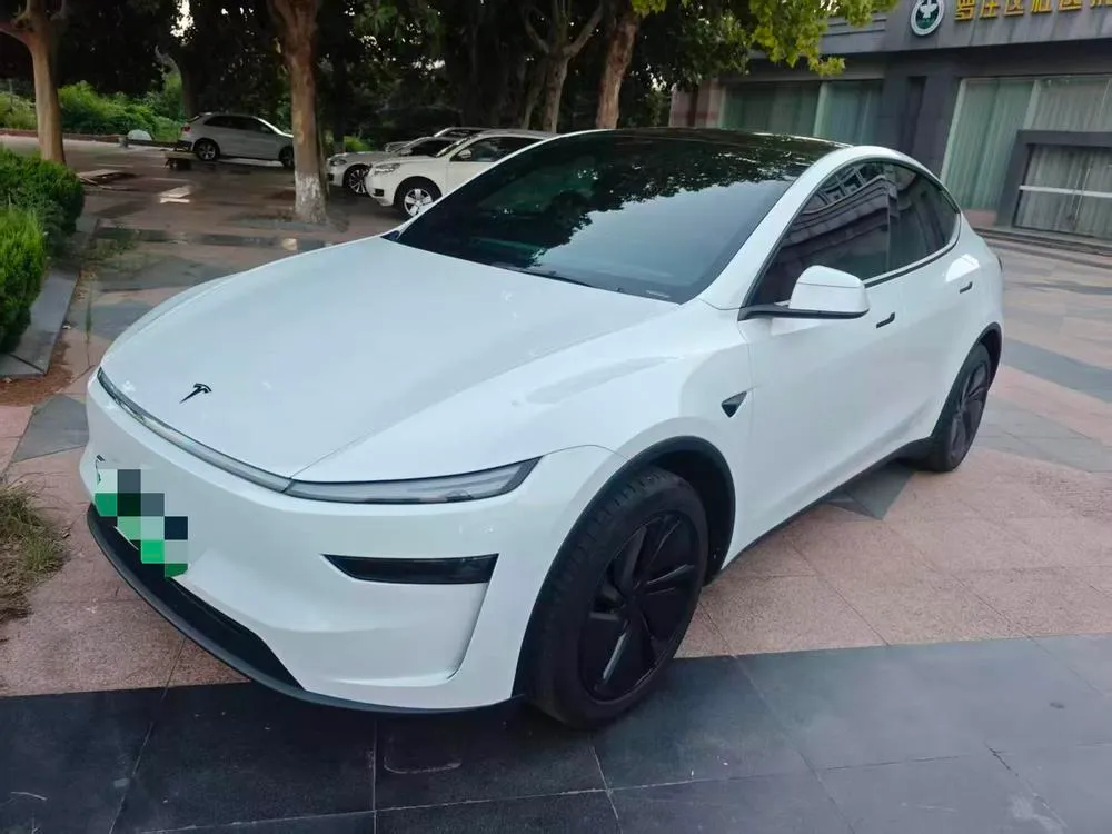 Tesla Model Y, 2026