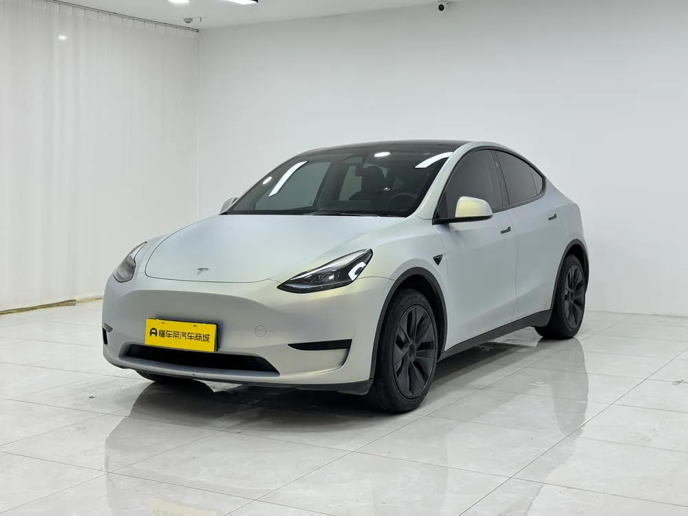 Tesla Model Y, 2024