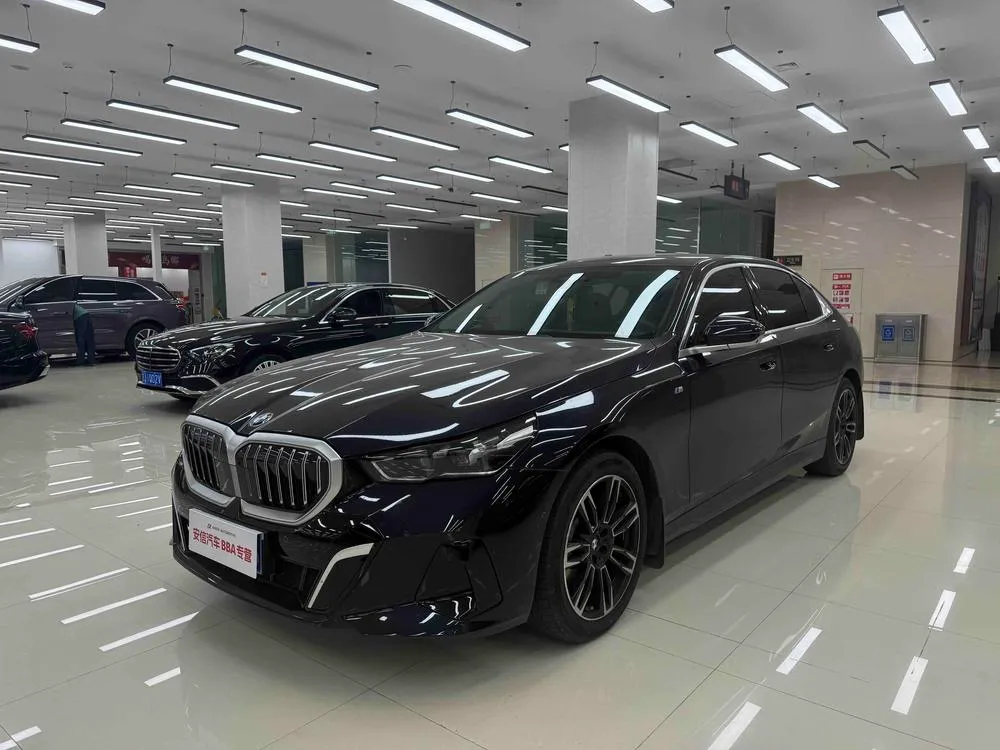 BMW 5-Series, 2024