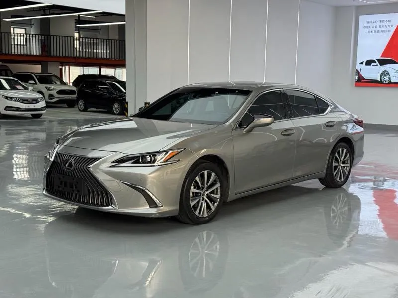 Lexus ES, 2020